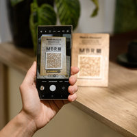 Panneaux en bois vintage avec code QR en gros, logo gravé personnalisé, bar à café, panneaux de menu en bois à scanner pour payer et support de menu