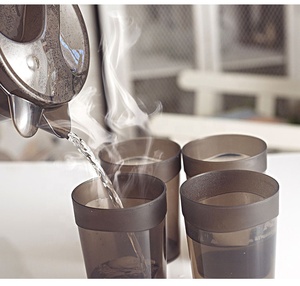 Carafe à eau en <span class=keywords><strong>plastique</strong></span> de qualité alimentaire sans BPA de 2,3 L avec tasses, organiseur de réfrigérateur, <span class=keywords><strong>pichet</strong></span> à boisson pour la vaisselle d'extérieur et l'usage domestique - Product Image 6