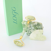 Masseur naturel royal en néphrite personnalisé pour le visage avec aiguille en jade vert rouleau à bille pour les yeux et ensemble Guasha