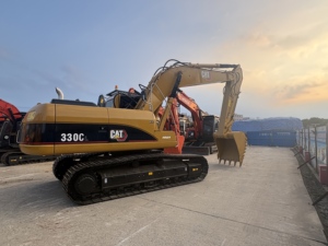 Excavatrice sur chenilles Caterpillar 330CL d'occasion pour l'exploitation minière, la pierrière, la construction et les travaux de terrassement - Product Image 2