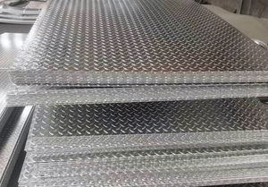 แผ่นเหล็กชุบสังกะสีรีดร้อนลายกันลื่นตามมาตรฐาน ASTM สำหรับงานก่อสร้าง - Product Image 3