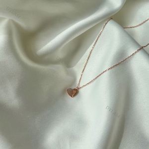 Collar con Colgante de Corazón Pequeño y Sencillo de Plata de Ley S925 Dylam Trendy para Mujeres y Adolescentes - Product Image 5