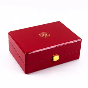 हाई ग्लॉस पियानो पेंट लकड़ी के इत्र बॉक्स लक्जरी गहने बॉक्स देखने के लिए लाल उपहार बॉक्स