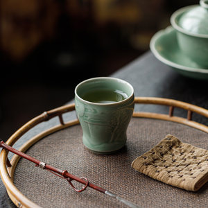Taza de Té de Cerámica Guanlan Yue Kiln Celadon Shadow Carved, Taza de Degustación Personal, Estilo Chino Tradicional, Taza Individual - Product Image 4