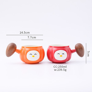 2026 Venta al por mayor Taza de café de cerámica con diseño de cara de pájaro creativa y adorable, forma de calabaza, asa de madera, 250ML, de porcelana, para té, leche, desayuno, regalo - Product Image 4