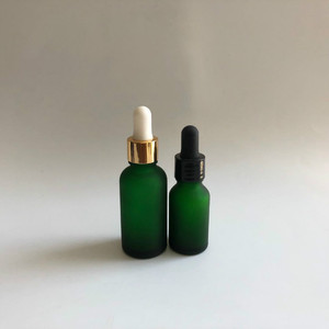 Botella <span class=keywords><strong>de</strong></span> Vidrio Verde <span class=keywords><strong>de</strong></span> <span class=keywords><strong>30</strong></span> ml con Gotero Europeo y <span class=keywords><strong>Cesta</strong></span> <span class=keywords><strong>de</strong></span> Flores, Pipeta Dorada para Aceite Facial y Sérum - Product Image 3