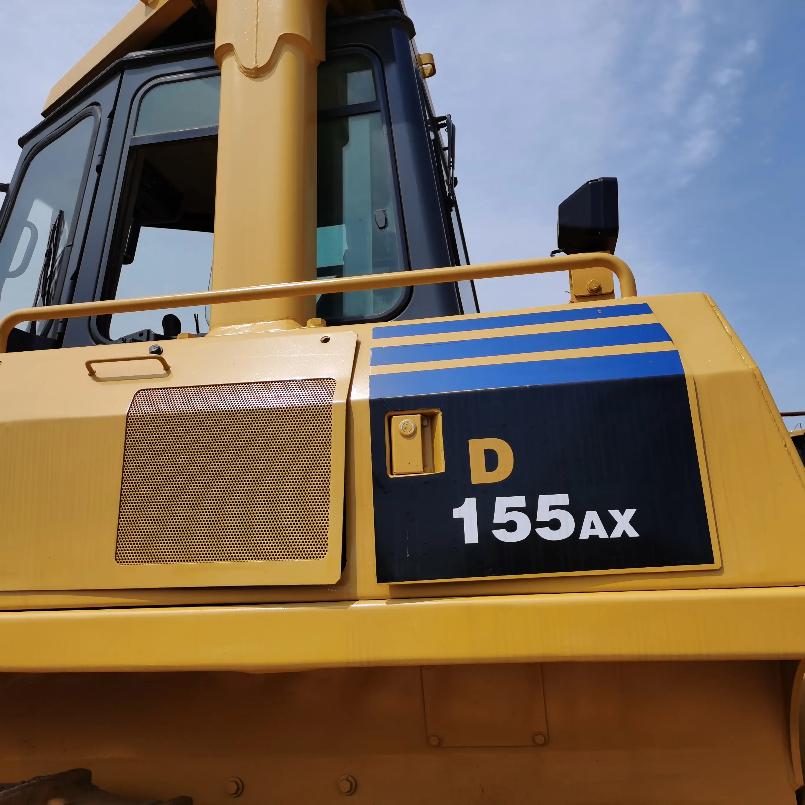 used komatsu D155AX dozer cheap sale in shanghai with high quality and powered engine