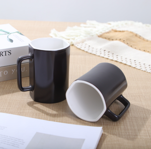 Taza de Cerámica Cuadrada Bicolor para Sublimación, con Asa Cuadrada, Lista para Transferencia de Calor, Personalizable con Logotipo y Foto, Venta al Por Mayor - Product Image 1