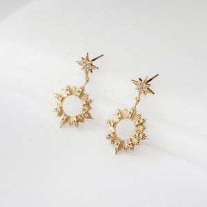 ต่างหูจี้ Sunburst Zircon ชุบทองด้วย925ประณีตสวยงามสำหรับสุภาพสตรีแฟชั่นที่สวยงามคุณภาพสูง - Product Image 3