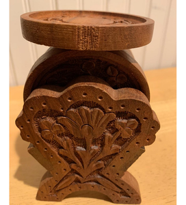 Juego de posavasos de madera para bebidas de seis bohemios inspirados con patrones rústicos tallados con conveniente contenedor de almacenamiento de la India - Product Image 6