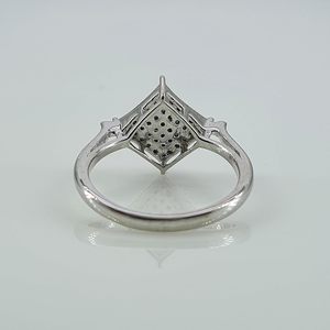 Anillo de Diamantes Jewelspaark, 0.24 Cttw, Color Azul Mejorado, Corte Brillante Redondo, Plata de Ley 925, Anillo de Compromiso para Mujer - Product Image 3
