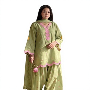 Conjunto de Kurta Verde Tradicional Indio-Pakistaní para Mujer con Bordado de Corazón Rosa, Corte Holgado y Largo hasta el Suelo, Ropa Casual - Product Image 1
