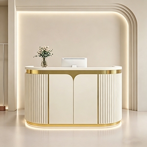 CR159 Comptoir de réception de luxe moderne blanc et or, comptoir de caisse incurvé avec éclairage LED, en panneau de bois densifié, pour hôtel - Product Image 2