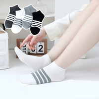 Chaussettes de sport personnalisées à la cheville, style uni noir et blanc, en coton thermique, pour femme, usage quotidien et sportif