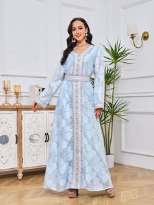 ชุดอาบายะอิสลา<span class=keywords><strong>ม</strong></span>แบบใหม่ล่าสุดปี 2026 ดีไซน์ลูกไ<span class=keywords><strong>ม</strong></span>้ลายดอกไ<span class=keywords><strong>ม</strong></span>้ปักอย่างมีสไตล์ ผ้าพลีท ผ้าสแปนเด็กซ์ แขนยาว สไตล์ซาอุดิอาระเบีย - Product Image 1
