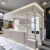 Stand de salon IZEXPO Premium Beauty Brands, stand modulaire de luxe haut de gamme pour exposition de cosmétiques, personnalisable pour la showroom IBS.