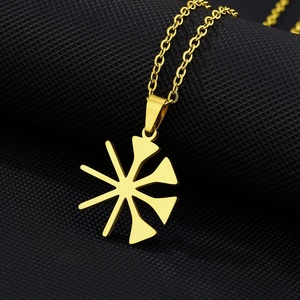 Venta caliente de acero inoxidable Pavo Real colgante collar accesorio de moda para hombres mujeres Luz de lujo estilo Yazidi - Product Image 6