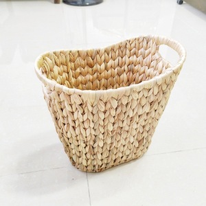 Panier de rangement ovale en jacinthe d'eau tressée fait main pour l'organisation de la maison, des jouets et des essentiels, forme rectangulaire, couleur naturelle - Product Image 4