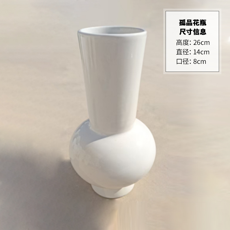 Solitary vase 09