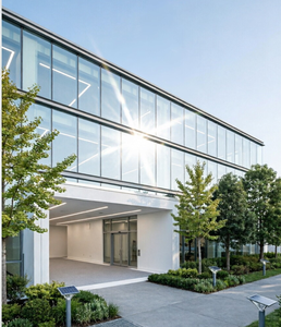 Diseño de Lujo con Muro Cortina de Vidrio, Estructura de Acero, Construcción Comercial, Biblioteca, Librería, Concesionario de Autos, Museo - Product Image 4