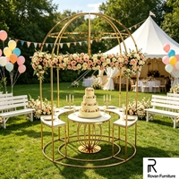 Arche de mariage de luxe en acier inoxydable doré avec table à gâteau incurvée, structure métallique pour événements de mariage, fêtes et décoration d'hôtels