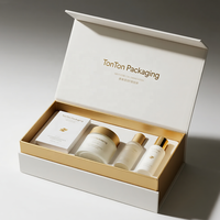 Boîte magnétique personnalisée et boîte cadeau blanc ivoire pour ensemble de soins de la peau et emballage de luxe avec impression dorée mate