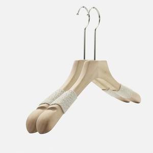 Prix d'usine, cintres en bois avec logo personnalisé pour costume, cintres pour vêtements de mariage avec crochets - Product Image 5