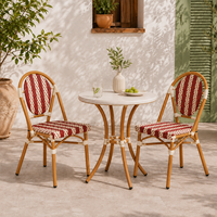Chaise de salle à manger en rotin style bistrot français, rouge et blanche, tressée, empilable, pour extérieur, café, restaurant, terrasse