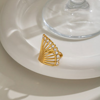 Wasserdichter Trendiger 18K PVD-Vergoldeter Edelstahl Fächerförmiger Hohler Zirkonia Breiter Ring für Damen