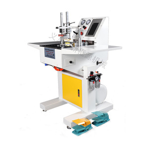 Hoàn toàn tự động đa chức năng <span class=keywords><strong>CNC</strong></span> Góc Đóng đinh máy sơn trang trí thiết bị cho khung ảnh Chế biến gỗ lõi động cơ - Product Image 1