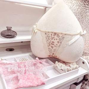 <span class=keywords><strong>String</strong></span> en dentelle imprimé léopard pour <span class=keywords><strong>femme</strong></span>, lingerie sexy en maille transparente avec strass latéraux - Product Image 1