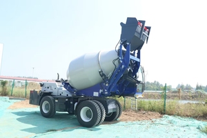 Camión Mezclador de Concreto Autopropulsado de 3.5 cbm 3.5m3 a Precio Más Bajo, Mezcladora de Concreto Autocargable en Kazajstán - Product Image 2