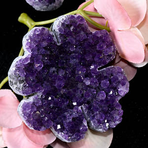 Venta al por mayor de cristales naturales de amatista púrpura en forma de trébol para meditación y decoración del hogar - Product Image 6