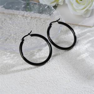 Cool Black Vintage Chrome Plaqué Géométrique Huggie Hoop Boucles D'oreilles À La Mode Multi Taille En Acier Inoxydable Femmes Mode Rue - Product Image 5