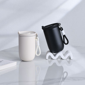 La nouvelle tasse à café 2026 est sans BPA et son design en acier inoxydable à double paroi facilite son transport. - Product Image 2