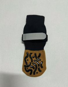 Chaussures antidérapantes pour chien avec sangles réfléchissantes, chaussettes et protections pour pattes de chien, protections pour pattes pour sols en bois dur - Product Image 5