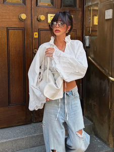 Fabricante OEM ODM de <span class=keywords><strong>Blusas</strong></span> de Encaje de Ganchillo para Mujer, Etiqueta Privada, Top Corto con Mangas de Campana, Camisa Blanca de Algodón para Vacaciones, Venta al Por Mayor - Product Image 4