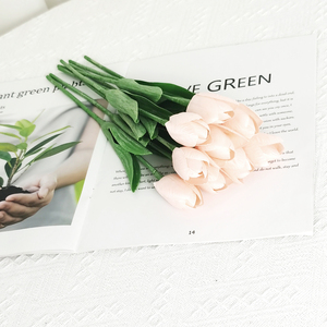 Fournisseur direct d'usine, tulipes artificielles multicolores vibrantes pour la décoration <span class=keywords><strong>de</strong></span> la maison, les arrangements <span class=keywords><strong>de</strong></span> mariage et la mise en scène d'événements - Product Image 3