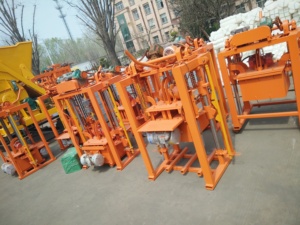 Machine de moulage de blocs creux <span class=keywords><strong>en</strong></span> béton QM2-45 à <span class=keywords><strong>prix</strong></span> abordable pour l'<span class=keywords><strong>Afrique</strong></span> - Product Image 1