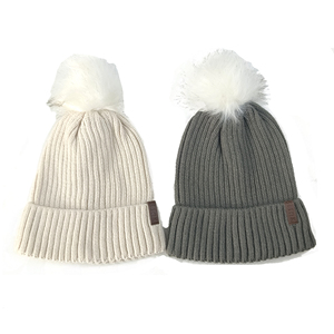 Bonnet d'hiver <span class=keywords><strong>en</strong></span> tricot côtelé avec pompon <span class=keywords><strong>en</strong></span> <span class=keywords><strong>fausse</strong></span> <span class=keywords><strong>fourrure</strong></span>, design personnalisé - Product Image 1