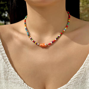 Collana da Donna Trendy in Stile Bohemien con Perle di Ceramica a Forma di Pesce, Motivo Geometrico a Diamante, Dolce Catena per Clavicola Stile Dopamina - Product Image 1