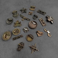 Broches Vintage à la mode Broches Badges décoratifs pour tenues de fête Bijoux en métal avec Logo imprimé pour vêtements et chaussures