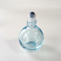 Bouteille à rouleau de parfum en cristal de 10ml en forme d'ampoule ronde bouteille en verre transparent avec rouleau de pierres précieuses capuchon en or brillant pour huiles essentielles