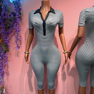 Combinaisons moulantes rayées tendance pour femme, décolleté en V profond, boutonnées, style streetwear, pour soirée et club, collection été 2026 - Product Image 3