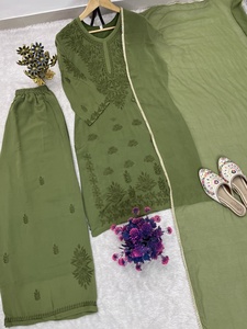 Traje Salwar Verde Bordado con Dupatta, Corte Holgado, Ropa Tradicional para Mujer, Atuendo Casual Indio-Pakistaní - Product Image 3
