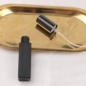 Personnalisé 5ml 10ml 20ml 30ml Mini flacon vaporisateur de parfum de voyage noir carré avec bouchon noir or et argent - Product Image 6