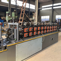 Machine de formage de tuiles en acier galvanisé pour la fabrication de poutrelles, avec moteur à engrenages et pompe