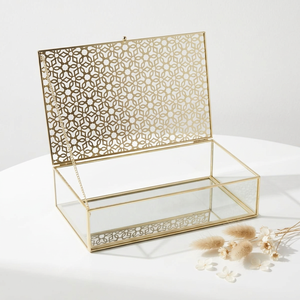 Boîte de rangement à bijoux en verre avec cadre en laiton de luxe moderne, couvercle découpé design pour la décoration - Product Image 1