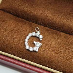 จี้ตัวอักษรเงินแท้ 925 รุ่นคลาสสิกจาก UM Jewelry สำหรับผู้หญิง เด็ก ของขวัญวันครบรอบ วันแต่งงาน และโอกาสพิเศษต่างๆ - Product Image 2