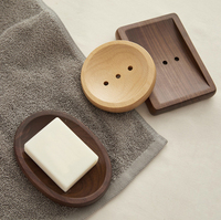 Porte-savon en bambou naturel avec logo personnalisé, accessoire de salle de bain durable et élégant, fabriqué à la main par un artisan moussé, garde le sec et propre